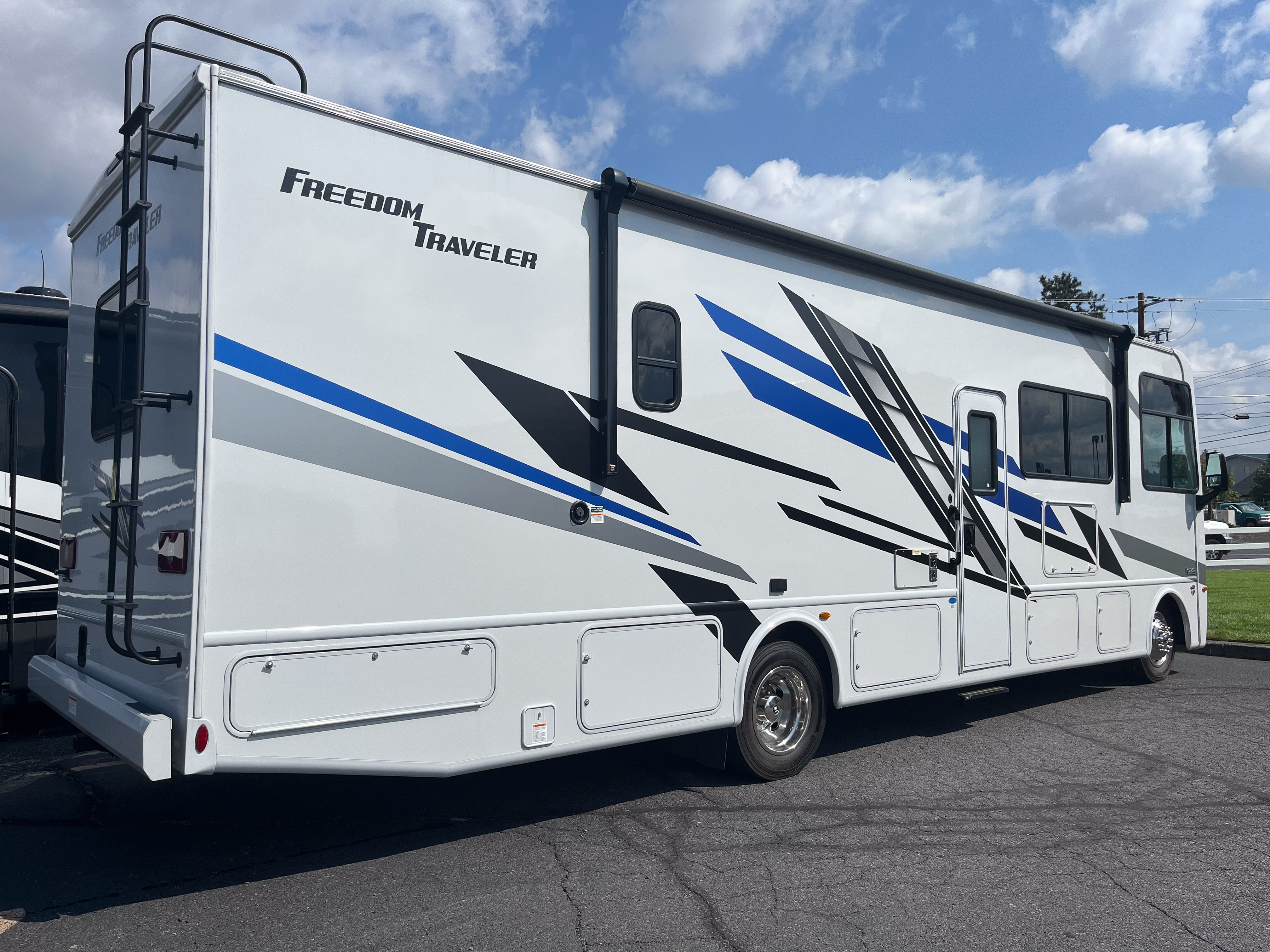 2025 Thor Freedom Traveler A32 spacious interior with slide-outs extended